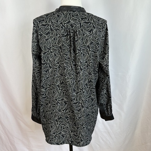 Lauren Vidal Black Paisley Deep V-Neck Long Sleeve Blouse - Picture 4 of 11